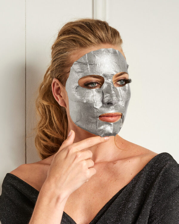 IROHA Platinum Hydra Illuminating Mask - Image 2