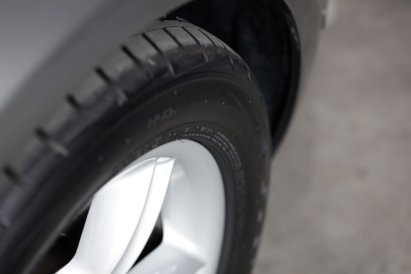 QUIXX Black Tyre Colour, Tire Restorer Deep Black 2-Step Kit, ref. 10192 - Image 22