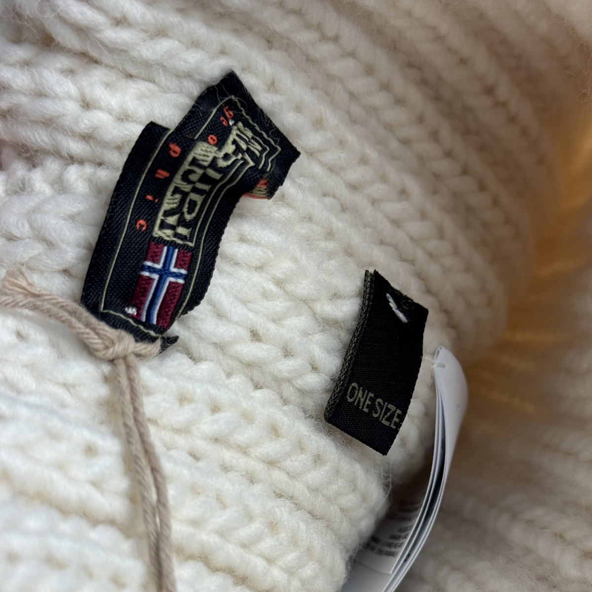 Ladies Jaeger LeCoultre winter hat by Napapijri one size - Image 4