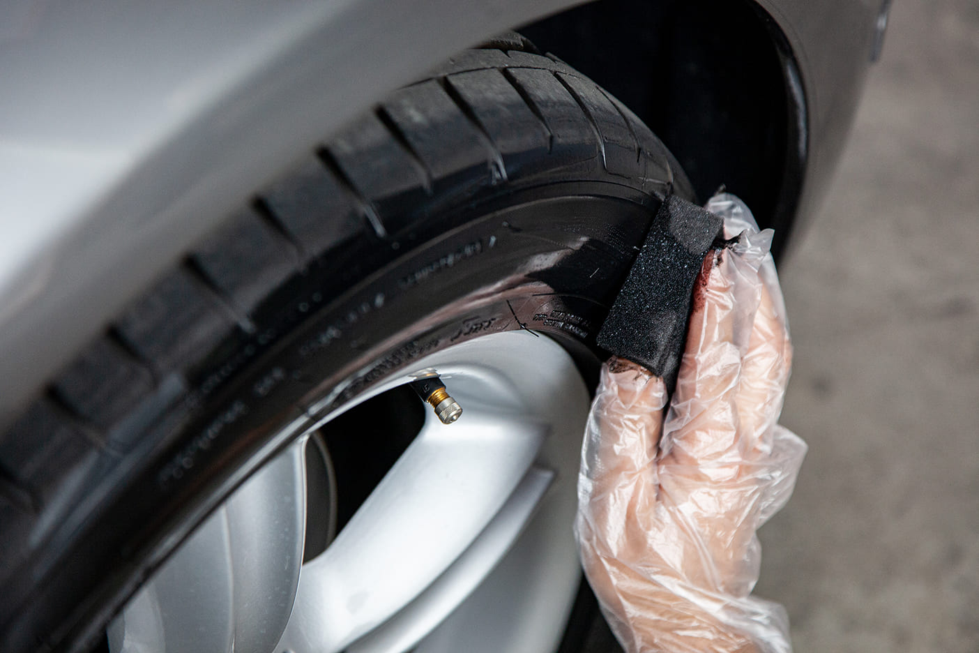 QUIXX Black Tyre Colour, Tire Restorer Deep Black 2-Step Kit, ref. 10192 - Image 9