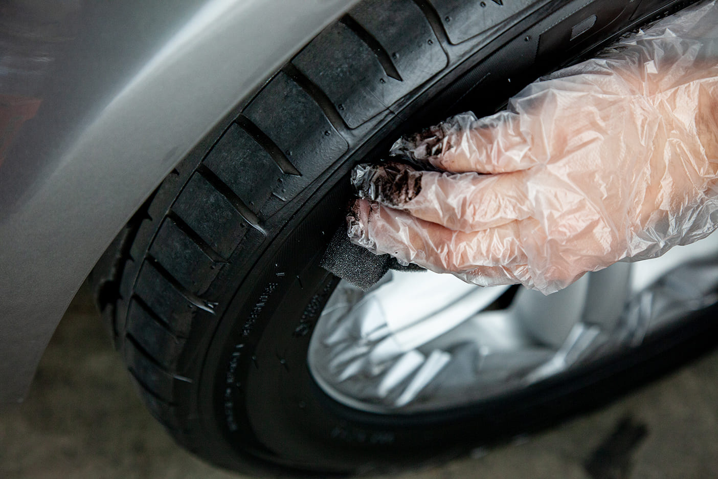 QUIXX Black Tyre Colour, Tire Restorer Deep Black 2-Step Kit, ref. 10192 - Image 7