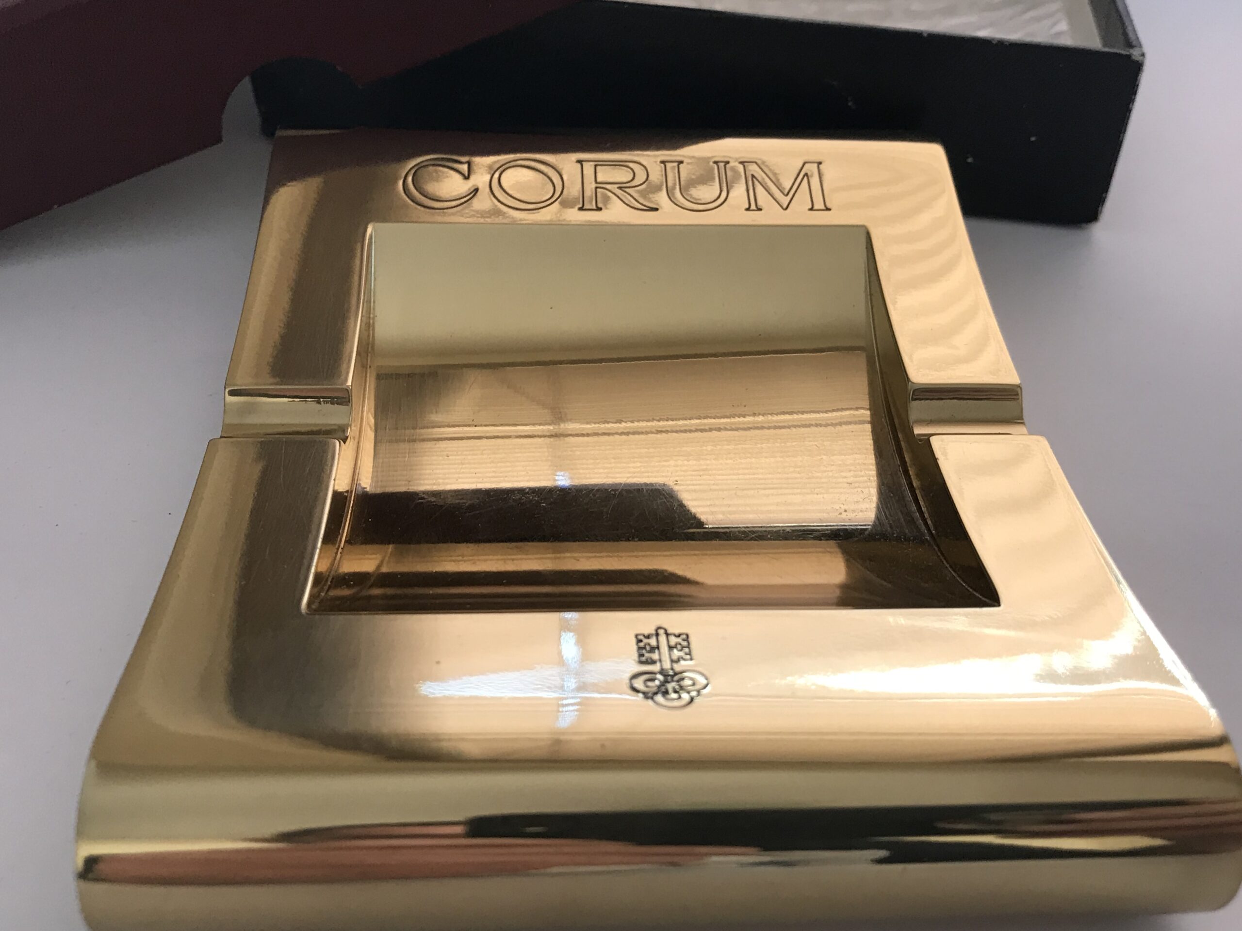 New vintage Corum gold ashtray with box - Image 5