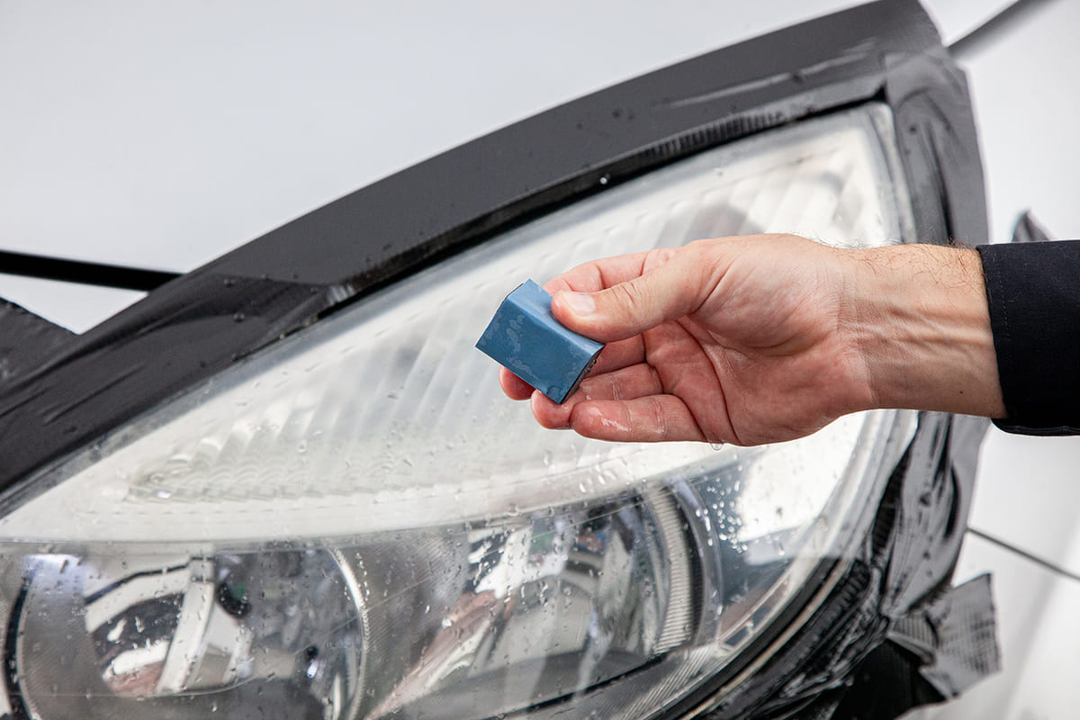 QUIXX Headlight Restoration Kit Removes Yellowing + UV Sealer Plastic Lenses, ref. 00084 - Image 12